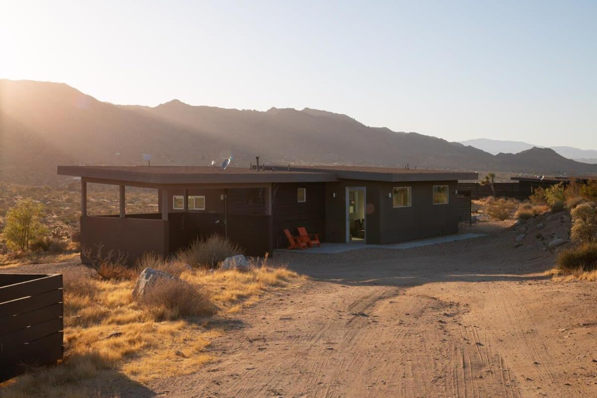 Shelter 2 L A Classic At Joshua Tree Park Entrance Exterior photo