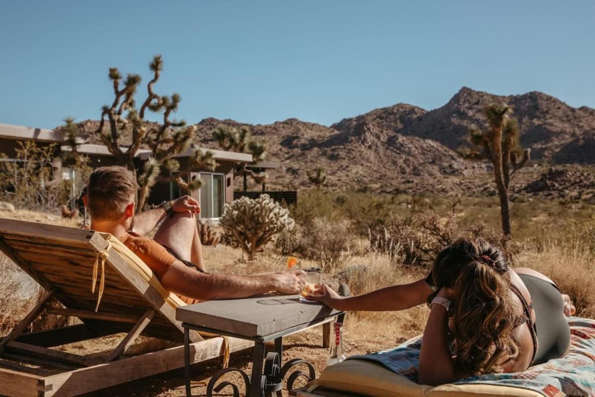 Shelter 2 L A Classic At Joshua Tree Park Entrance Exterior photo
