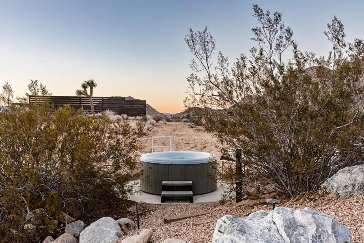 Shelter 2 L A Classic At Joshua Tree Park Entrance Exterior photo